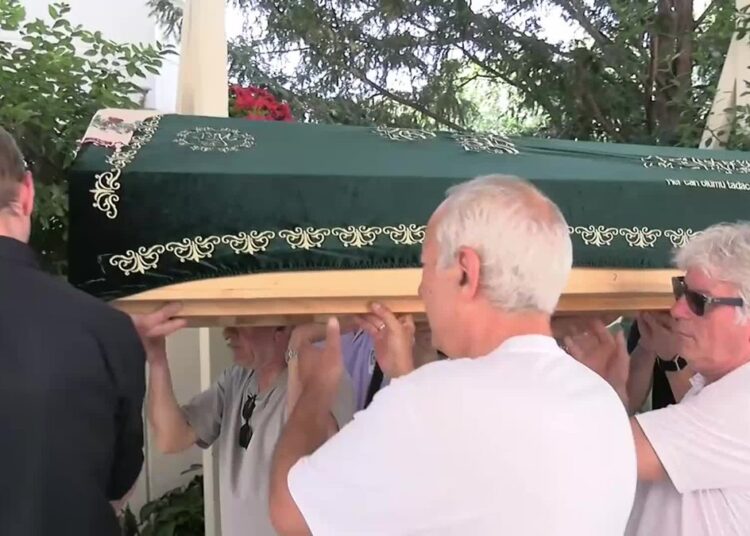 'Mona Roza' Muazzez Akkaya, son yolculuğuna uğurlandı 1 ‘Mona Roza’ Muazzez Akkaya, son yolculuğuna uğurlandı