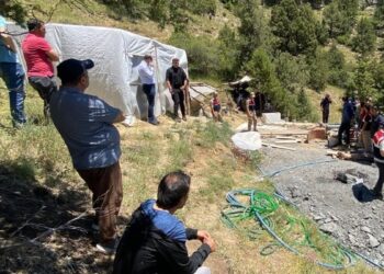 Oltu taşı çıkarmak isterken göçük altında kalıp hayatlarını kaybettiler