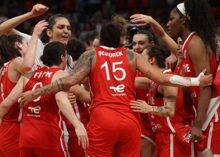 Yunanistan’ı yenen Potanın Perileri çeyrek finalde