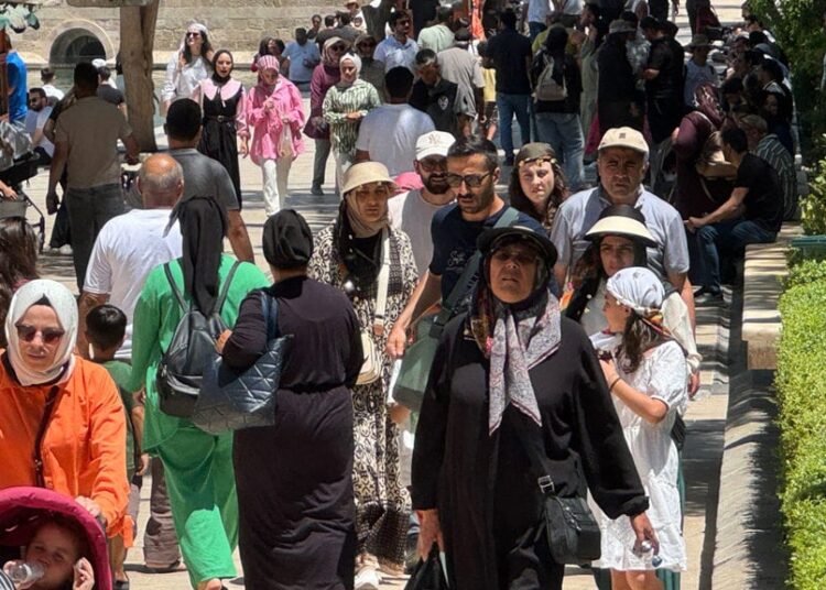 Şanlıurfa'da termometreler 48 dereceyi gösterdi 1 Şanlıurfa’da termometreler 48 dereceyi gösterdi