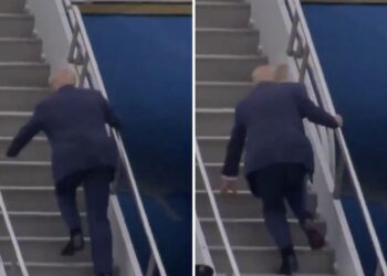 Biden’la dalga geçmişti: Trump da uçağa binerken tökezledi