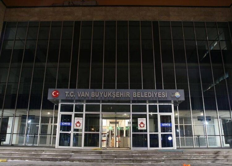 Kayyım, belediyeye ait 30 taşınmazı satışa çıkardı 1 Kayyım, belediyeye ait 30 taşınmazı satışa çıkardı