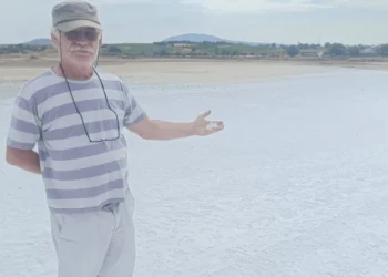 Flamingoların uğrak yeriydi: Göl tamamen kurudu, geriye sadece tuzu kaldı