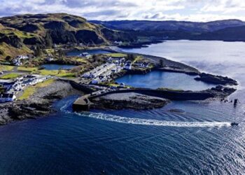 İskoçya’nın ünlü adası, Beşiktaş ve Kadıköy’de lüks daire fiyatına satışa çıktı
