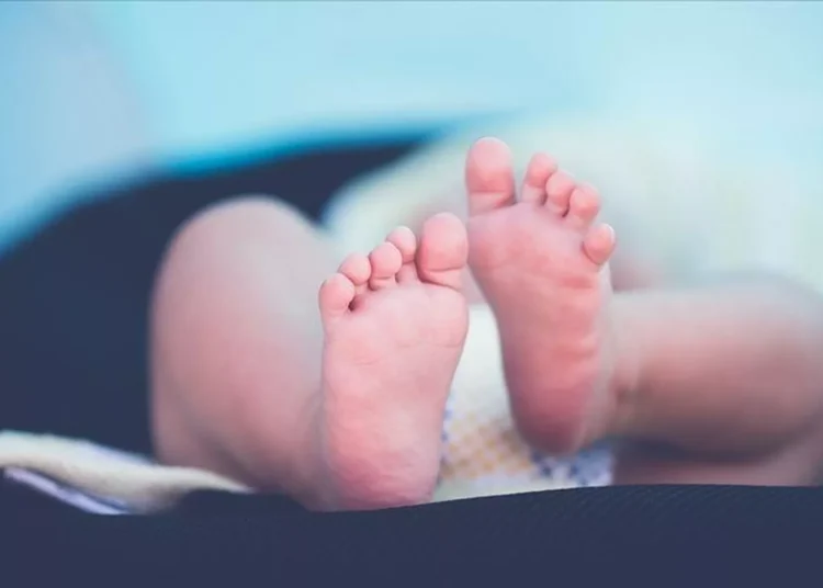 Yeni doğmuş bebeğini çöp konteynerine attı 1 Yeni doğmuş bebeğini çöp konteynerine attı