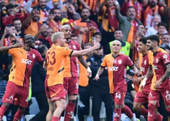 Galatasaray, iki yıldızla yollarını ayırdı