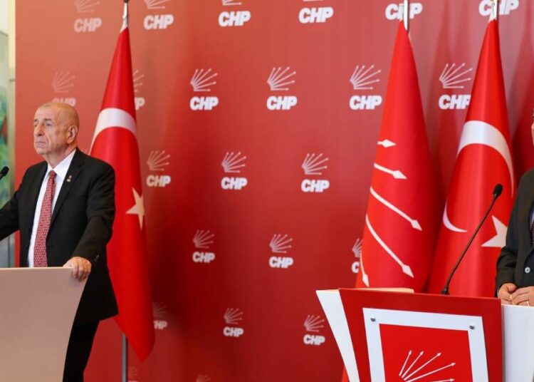 Ümit Özdağ'dan CHP'ye ziyaret: Yolsuzluk iddiaları hayatın doğal akışına aykırı 1 Ümit Özdağ’dan CHP’ye ziyaret: Yolsuzluk iddiaları hayatın doğal akışına aykırı