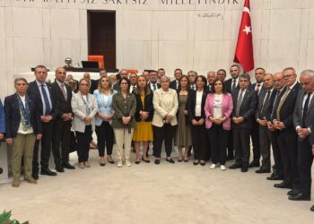 Zeydan Karalar tutuklandı, CHP’li vekiller Meclis’te kürsüyü işgal etti
