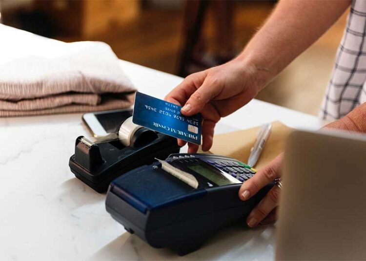 Dijitalleşme mi geçim sıkıntısı mı?: Vatandaş, kredi kartıyla ayakta kalmaya çalışıyor 1 Dijitalleşme mi geçim sıkıntısı mı?: Vatandaş, kredi kartıyla ayakta kalmaya çalışıyor