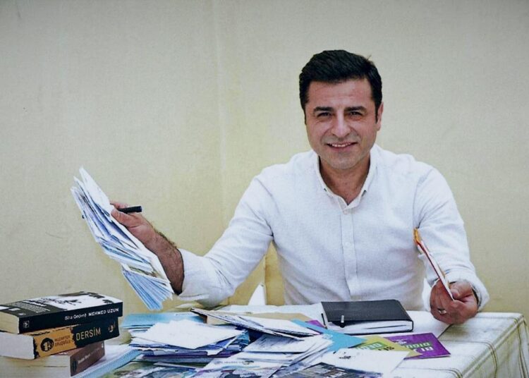 Demirtaş'ın avukatından "İtiraz, tahliye yükümlülüğünü kaldırmaz" açıklaması 1 AİHM’den Türkiye’ye yeni Demirtaş mahkumiyeti: 55 bin Euro tazminat ödenecek
