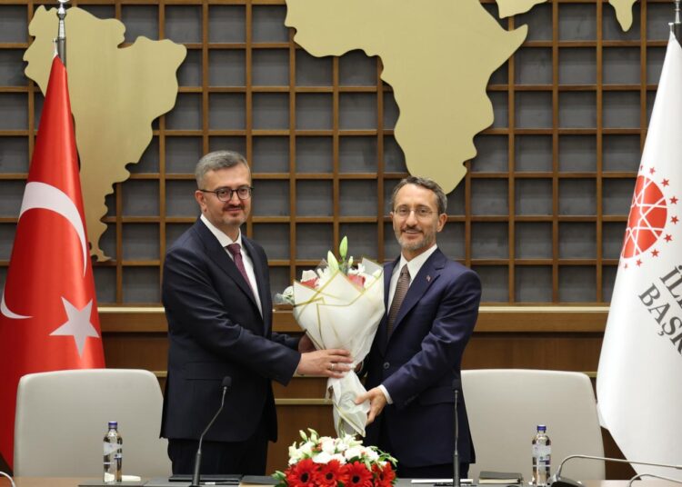 Saray'da görev değişimi: Burhanettin Duran, görevi Fahrettin Altun'dan devraldı 1 Saray’da görev değişimi: Burhanettin Duran, görevi Fahrettin Altun’dan devraldı
