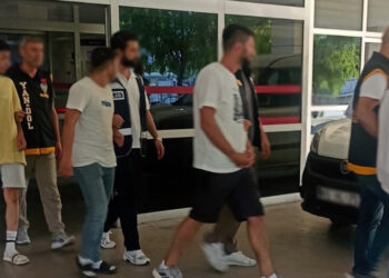 Manisa’da “FETÖ” yalanıyla 70 yaşındaki kişiyi 1,2 milyon TL dolandırdılar