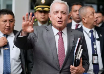 Eski Kolombiya Devlet Başkanı Uribe, rüşvetten suçlu bulundu