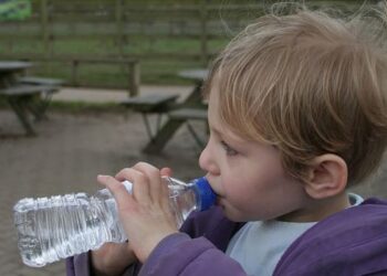 Araştırma: Su içmeyen çocuğun başarısı düşüyor, büyümesi yavaşlıyor