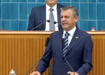 Özgür Özel ‘tiksinerek’ yerden yere vurdu: Ahmed Hamdi Çamlı diye bir organizma var