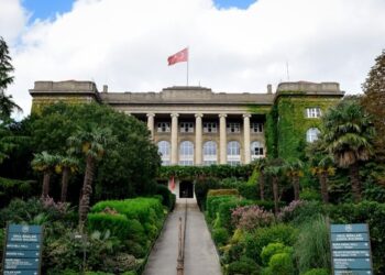 Özel liseler taban puanlarını ve kontenjanlarını duyurdu