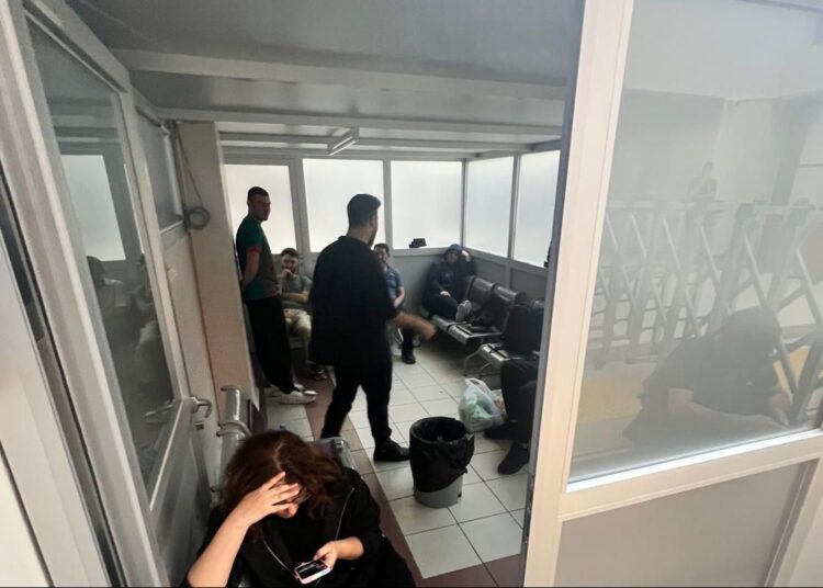 İsrail’i protesto eden 12 gence kötü muamele