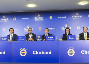 Fenerbahçe ile Chobani arasında imzalar atıldı 2 Fenerbahçe ile Chobani arasında imzalar atıldı