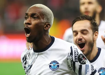 Henry Onyekuru resmen Süper Lig'e döndü 6 Henry Onyekuru resmen Süper Lig’e döndü