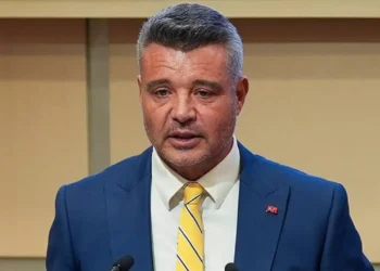 Sadettin Saran, 500 imzayı teslim etti 6 Fenerbahçe’de Sadettin Saran’dan başkan adaylığı için dikkat çeken paylaşım