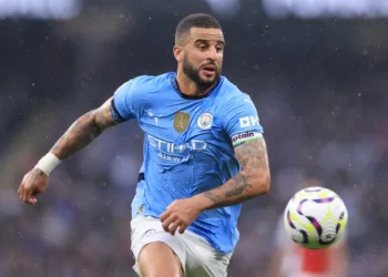 Fenerbahçe’nin gündemindeki Kyle Walker, yeni takımına imzayı attı