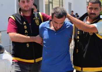 Para vermeyen annesini tahta sopayla öldürdü