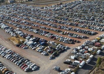 Yedieminlerde bekleyen 14 bin araç satışa çıkarılacak