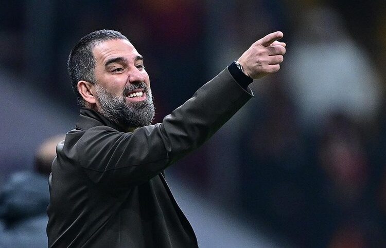 Arda Turan ilk maçında 25 yıllık rekoru kırdı