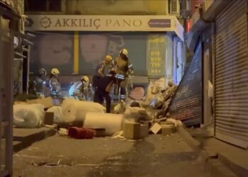 Beyoğlu’nda patlama sonrası iki katlı bina çöktü