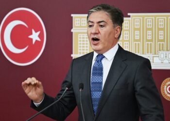 CHP’li Murat Emir: Belediye başkanlarına ‘terörist’ muamelesi yapılıyor