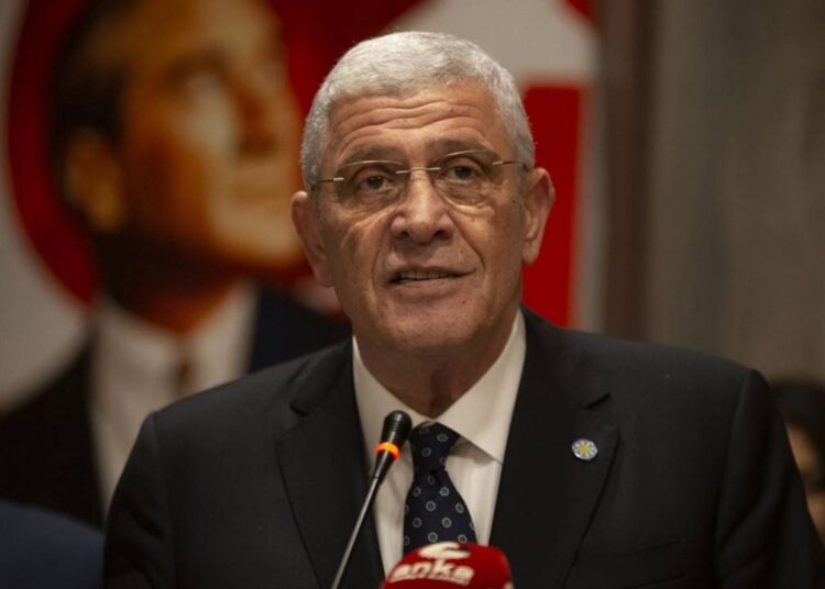 Dervişoğlu’ndan Erdoğan’a: “Sen hala Kasımpaşa'da su sattığını mı sanıyorsun, aklına başına al” 1 Dervişoğlu’ndan Erdoğan’a: “Sen hala Kasımpaşa’da su sattığını mı sanıyorsun, aklına başına al”