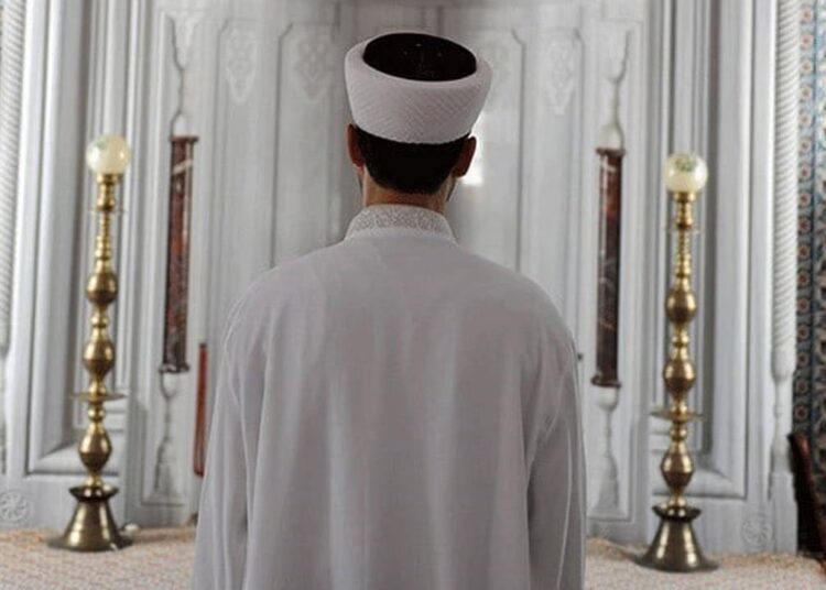 Diyanet’in “eskort skandalı”nda yeni perde: 'Kimse görmemeli' denilerek kapatıldı 1 Diyanet’in “eskort skandalı”nda yeni perde: ‘Kimse görmemeli’ denilerek kapatıldı