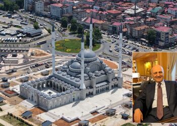 Eski bakan Erdoğan Bayraktar annesinin adına cami yaptırdı