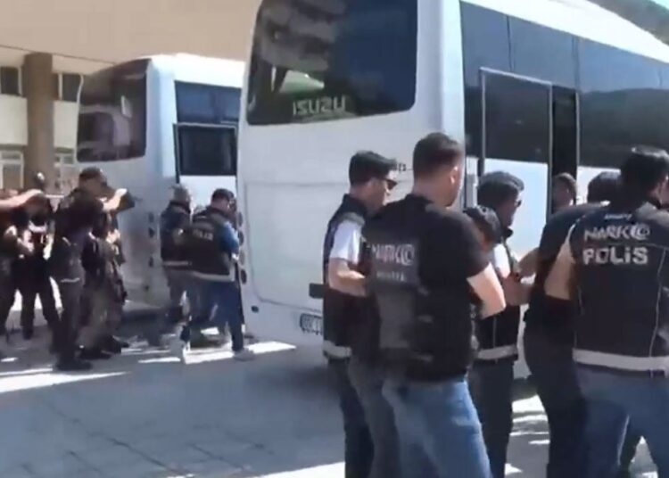 72 ilde yapılan uyuşturucu operasyonlarında bin 933 kişi gözaltına alındı