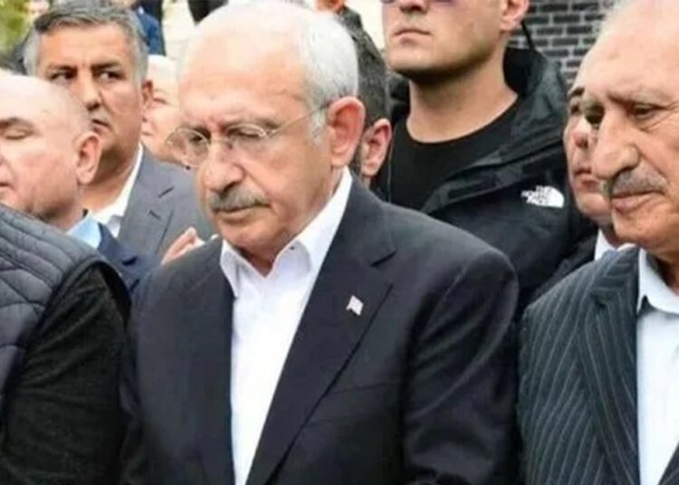 Komşusuyla tartışan Kılıçdaroğlu’nun ikiz kardeşi kalp krizi geçirip hayatını kaybetti 1 Komşusuyla tartışan Kılıçdaroğlu’nun ikiz kardeşi kalp krizi geçirip hayatını kaybetti