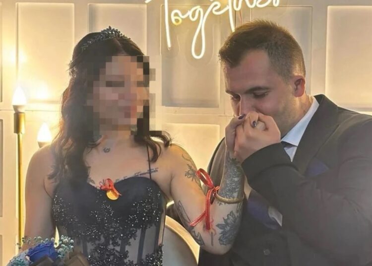 Kumar borcu olan damat düğünden 3 gün sonra takılarla kaçtı 1 Kumar borcu olan damat düğünden 3 gün sonra takılarla kaçtı