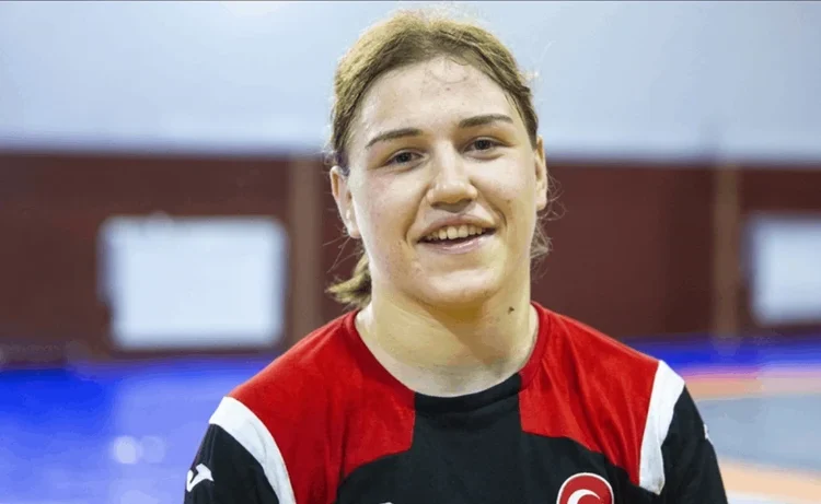 Milli güreşçi Beyza Nur Akkuş altın madalya kazandı