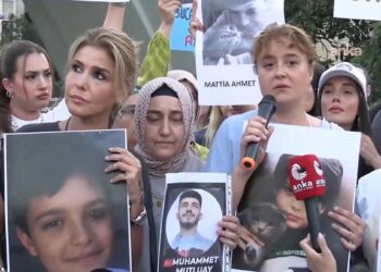 Mattia Ahmet Minguzzi’nin annesi oturma eylemine son verdi