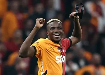 Osimhen gece yarısı paylaşım yaptı: Galatasaray için İstanbul'da 1 Galatasaray ve Napoli sonunda anlaştı: Osimhen transferi an meselesi