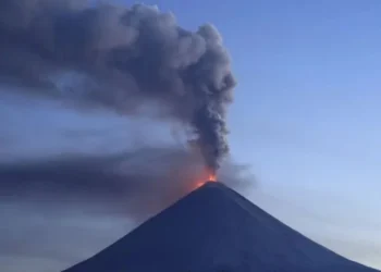 Rusya’da 8,8 büyüklüğündeki deprem sonrası yanardağ patladı