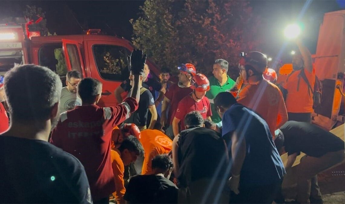 Orman yangınına giden tanker devrildi, 3 kişi yaşamını yitirdi