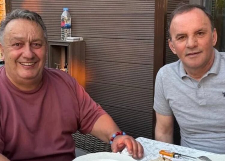 İsmail Türüt, kırmızı bültenle aranan iş insanıyla yemeğe çıktı 1 İsmail Türüt, kırmızı bültenle aranan iş insanıyla yemeğe çıktı