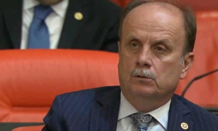 AK Parti'li vekilden 'sahte diploma' skandalı yorumu: "Dünyanın her yerinde olabilecek bir korsanlık" 1 AK Parti’li vekilden ‘sahte diploma’ skandalı yorumu: “Dünyanın her yerinde olabilecek bir korsanlık”