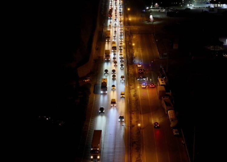 Kimyasal madde ve boya yüklü TIR, 8 kilometre boyunca yandı 1 Kimyasal madde ve boya yüklü TIR, 8 kilometre boyunca yandı