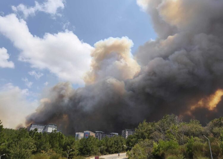 Çanakkale'deki yangınla ilgili 4 gözaltı 1 Çanakkale’deki yangınla ilgili 4 gözaltı