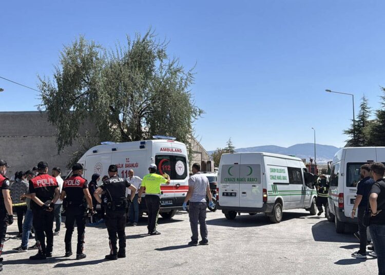 Atık yağ tankı sonları oldu: Anne ve çocuğu öldü