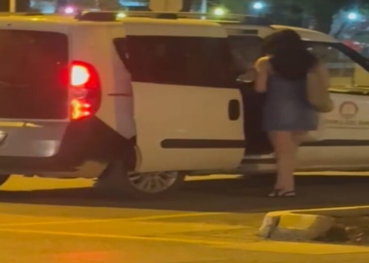 'Resmi araca escort alındı' iddiasına soruşturma 1 ‘Resmi araca escort alındı’ iddiasına soruşturma