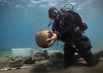 Datça’daki Osmanlı batığında “müze dolusu” eser çıktı
