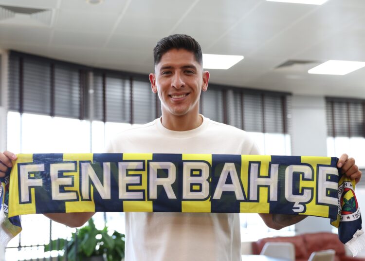 Fenerbahçe’nin yeni transferi İstanbul’a geldi.