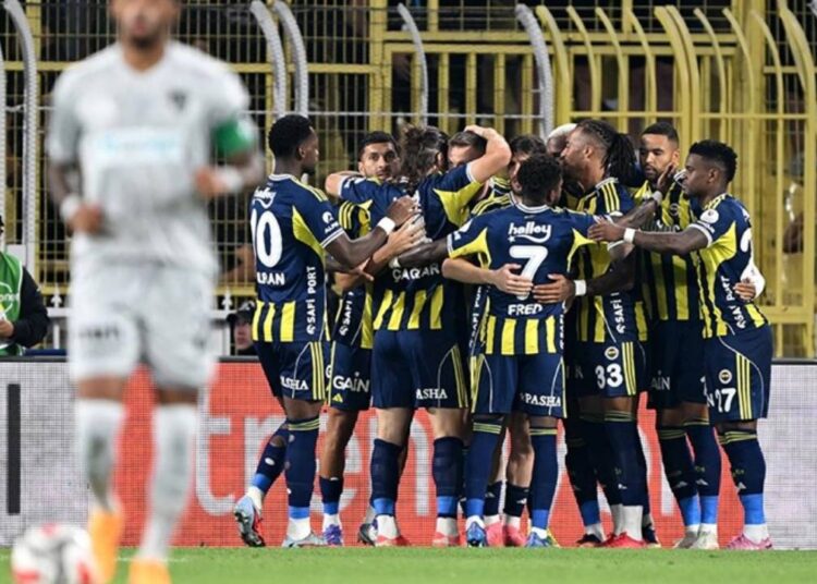 Fenerbahçe, ligde ilk 3 puanını 3 golle aldı 1 Fenerbahçe, ligde ilk 3 puanını 3 golle aldı